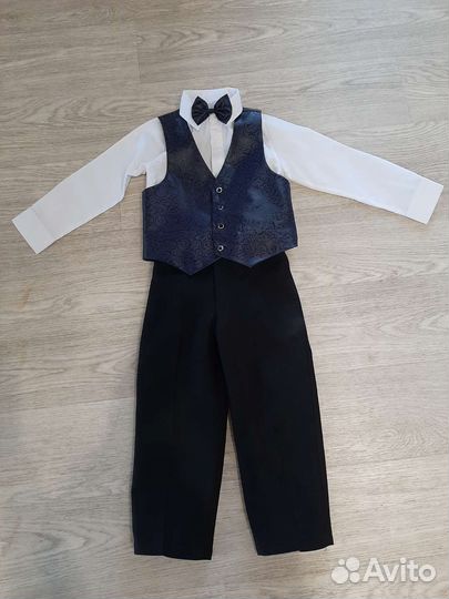 Костюм тройка