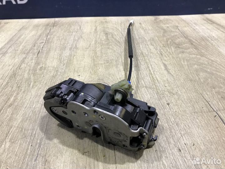 Замок двери передний правый Opel Astra J A20DTH