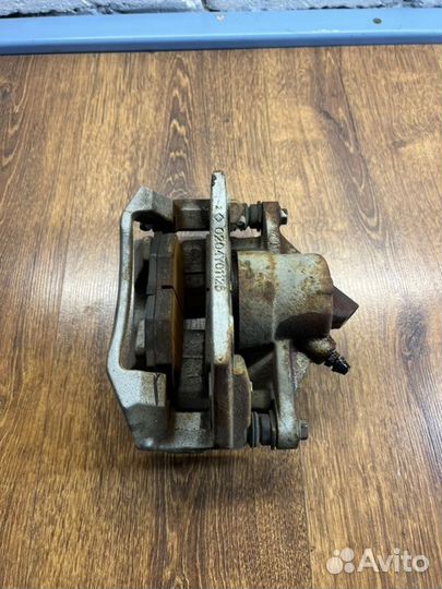 Суппорт тормозной передний правый Ford Mondeo III