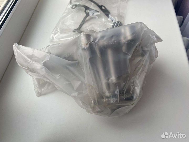 Водяной насос в сборе на Тойоту Ланд Круизер 100