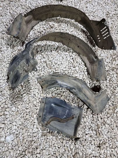 Подкрылок Паджеро 4