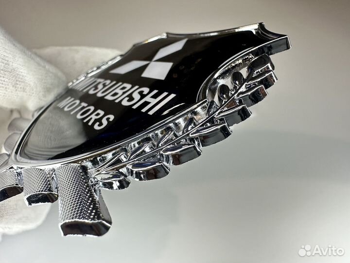 Эмблема шильдик Mitsubishi (хром, 8 x 8,5)