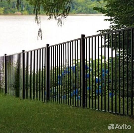 Забор из профильных труб с ковкой