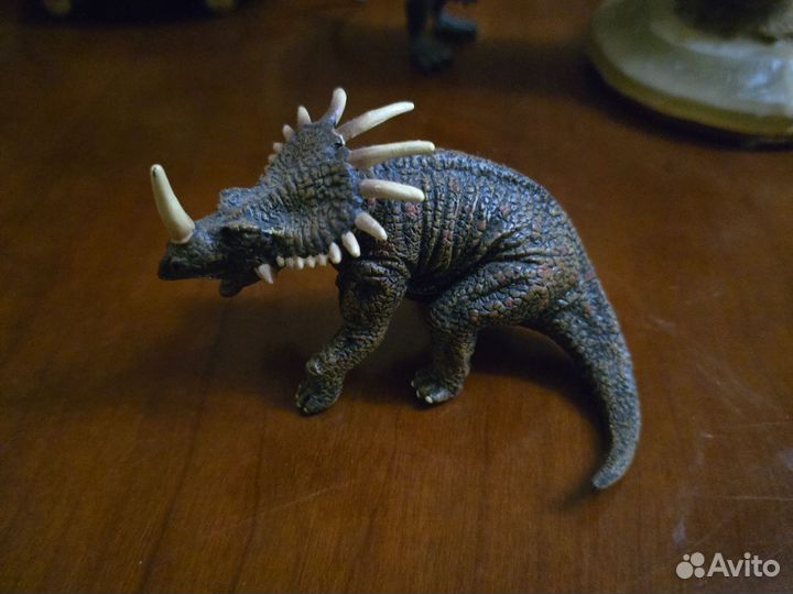 Динозавры игрушки