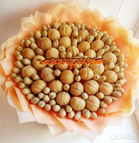 Букет из орехов