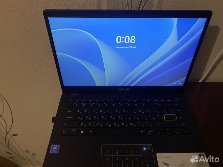 Ноутбук asus E410M