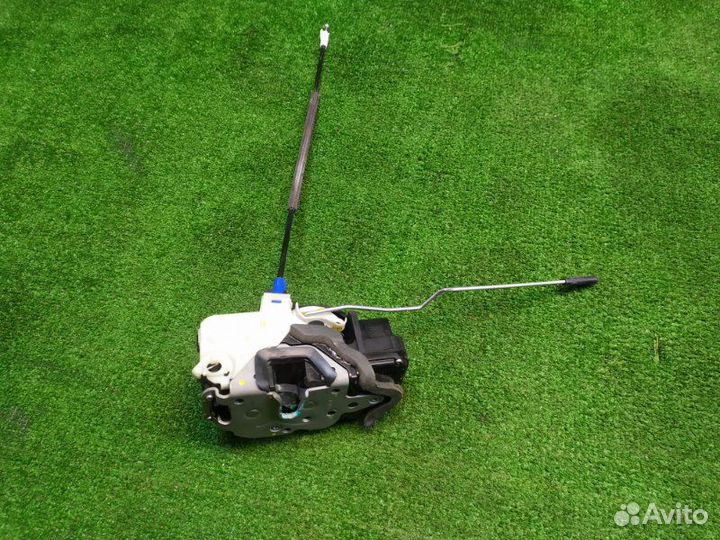 Замок двери передний правый Chevrolet Cruze T300