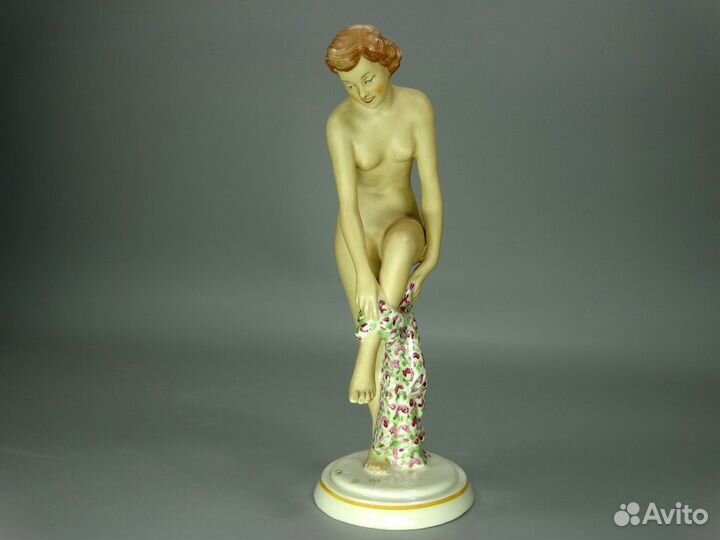 Фарфоровая статуэтка royal DUX