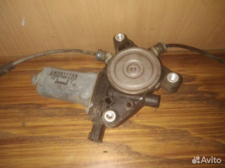 Стеклоподъемник передний правый Mazda Tribute джип