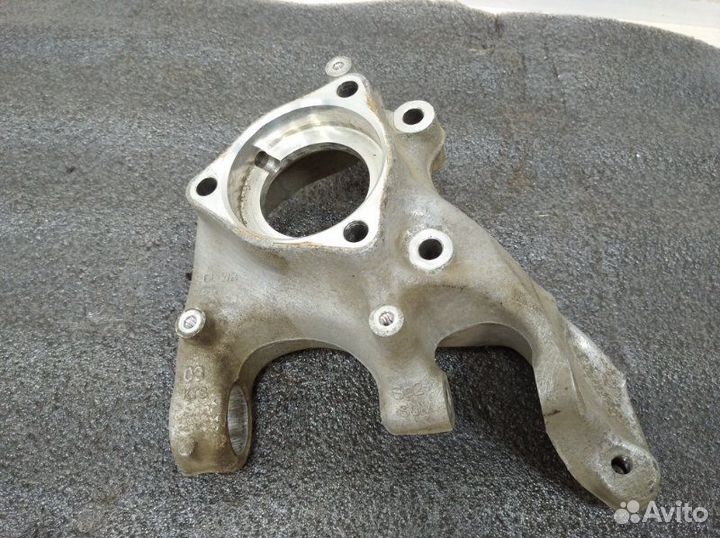 Кулак задний правый Volkswagen Tiguan 2 AD1