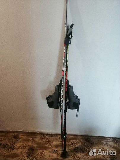 Лыжи беговые с ботинками 40 размер