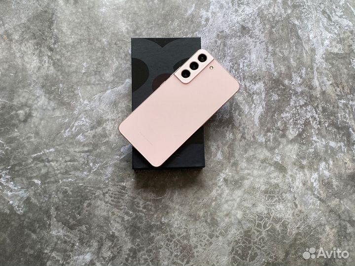 Samsung Galaxy S22, 8/256 ГБ