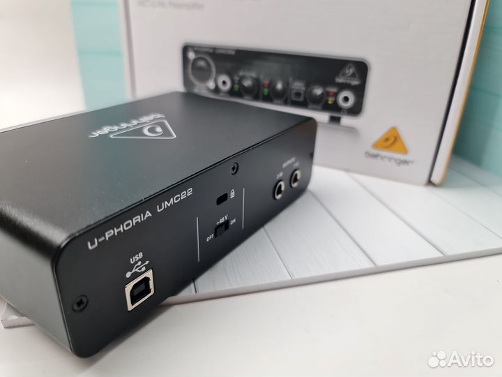 Звуковая карта (аудиоинтерфейс) Behringer UMC22
