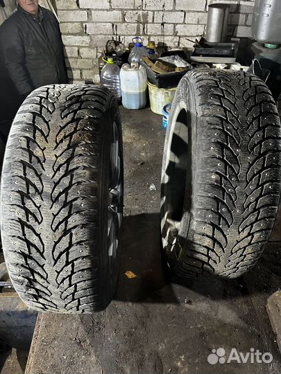 Зимние шины на дисках 235 55 r19