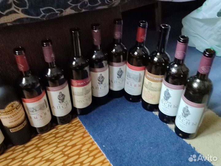 Бутылки из под вина. Темные