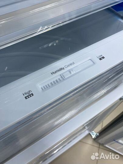 Серебристый холодильник Dexp NoFrost (200 см) /72