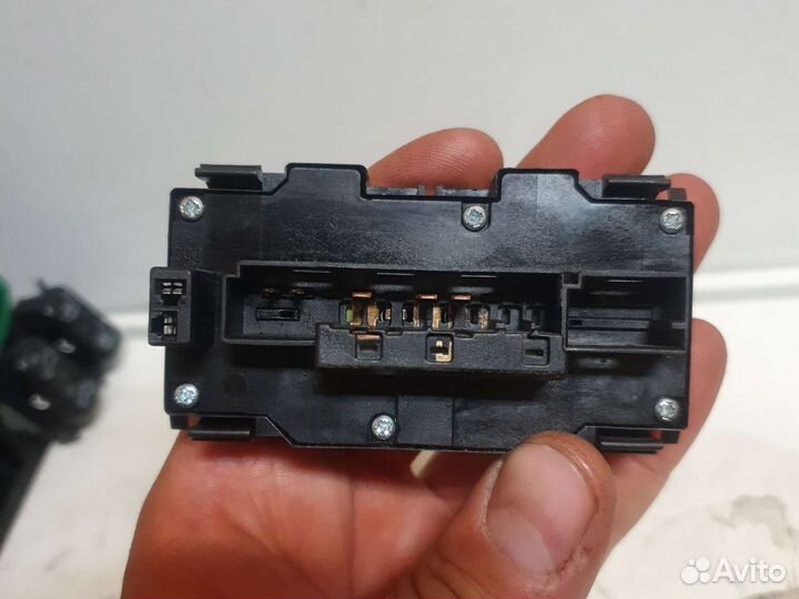 Кнопка аварийной сигнализации mercedes E w210