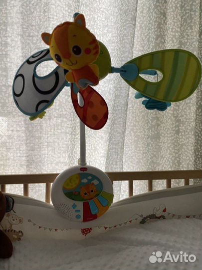 Почти новый Мобиль на кроватку tiny love+бумбокс