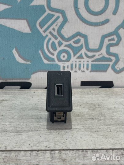 Разъем USB Volkswagen Touareg 3