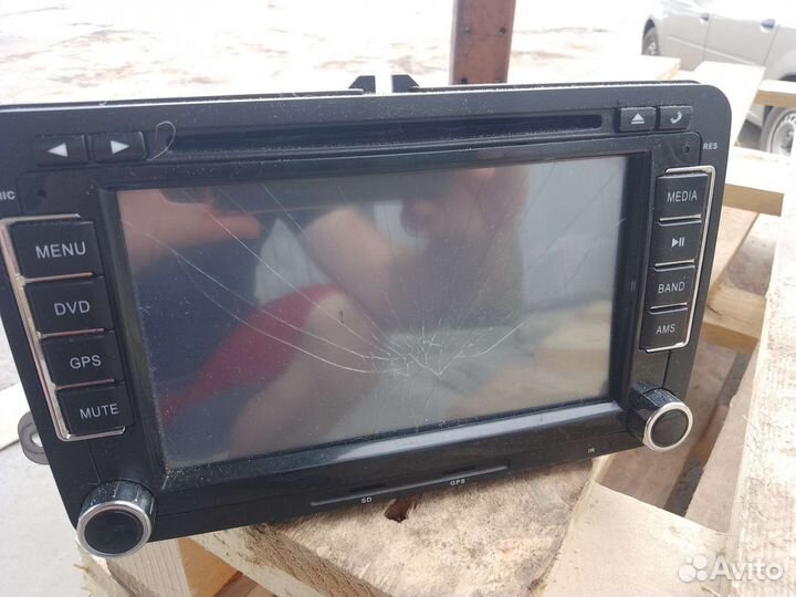 Магнитола volkswagen,рабочая с дефектом