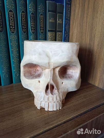 Череп из массива бука