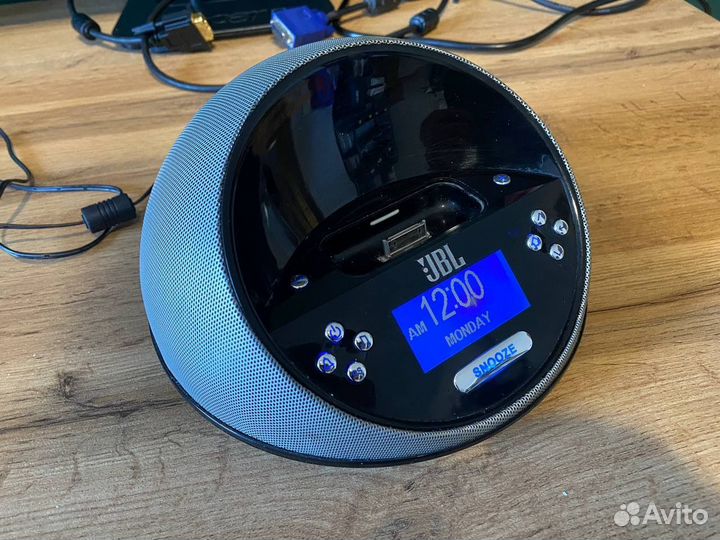 Док-станция JBL для iPhone 4