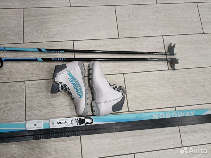 Лыжи беговые и ботинки 40