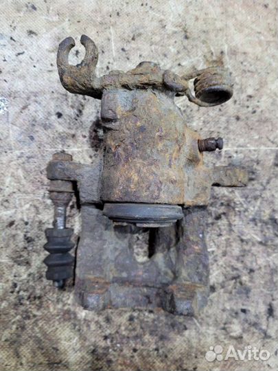 Суппорт задний левый Mitsubishi Space Star DG3A