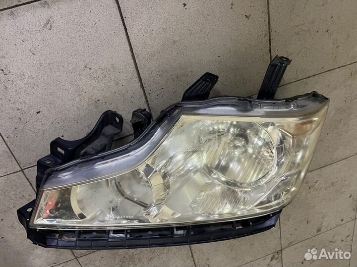 Фара передняя правая honda stepwgn