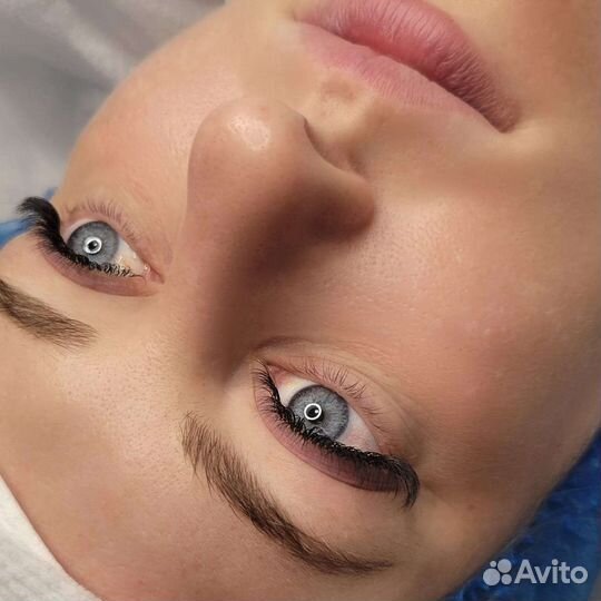 Модель наращивание ресниц