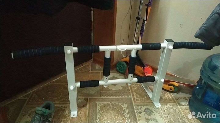 Турник настенный Агат Белый / Черный