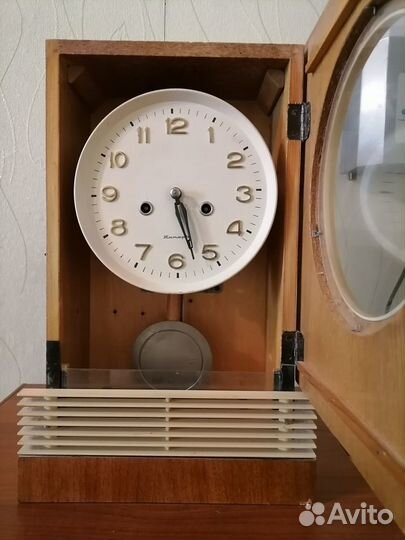 Часы винтажные с боем Янтарь