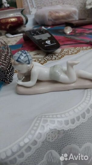 Статуэтка лфз мальчик на пляже