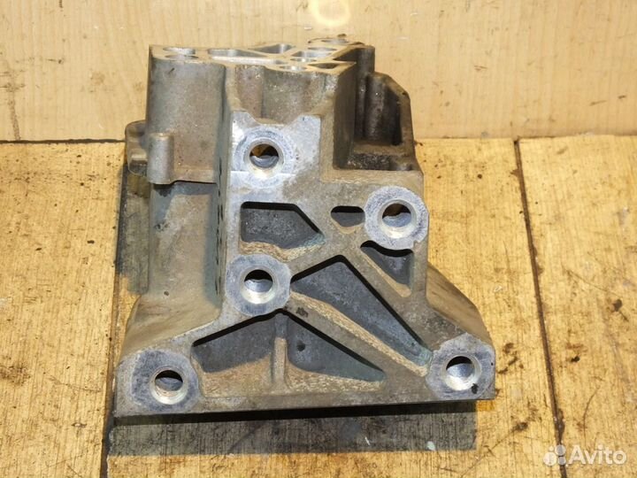 Кронштейн двигателя Range Rover Evoque 2.2D