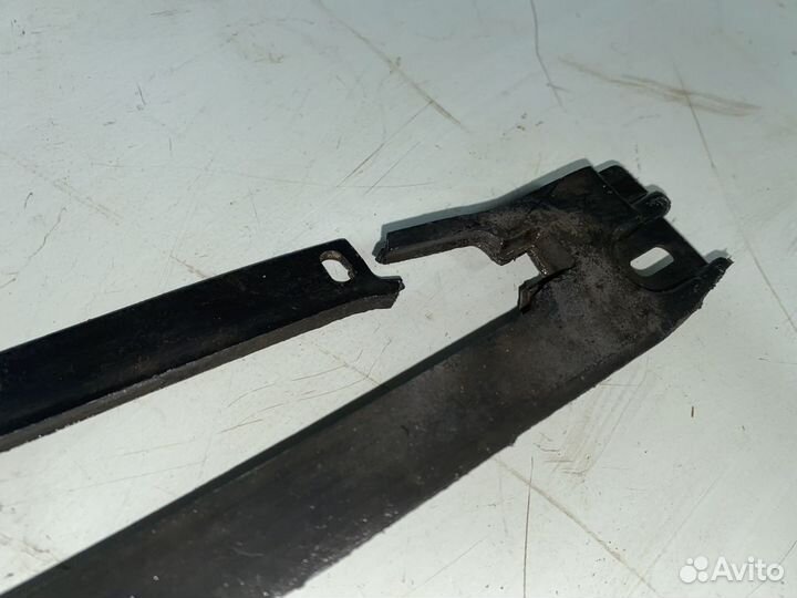 Накладка радиатора Mercedes W124