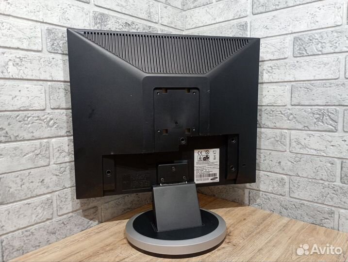 Монитор Samsung 940BF