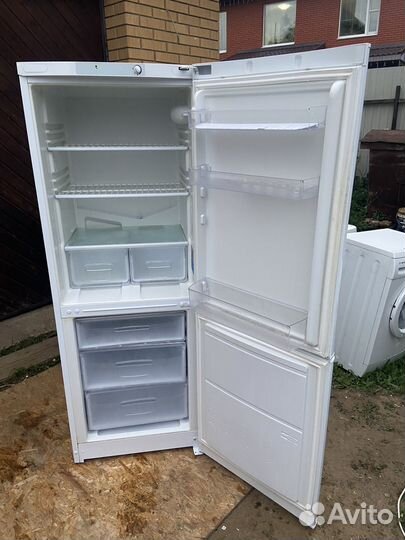Холодильник бу Indesit