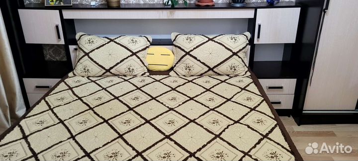 Продам спальный гарнитур