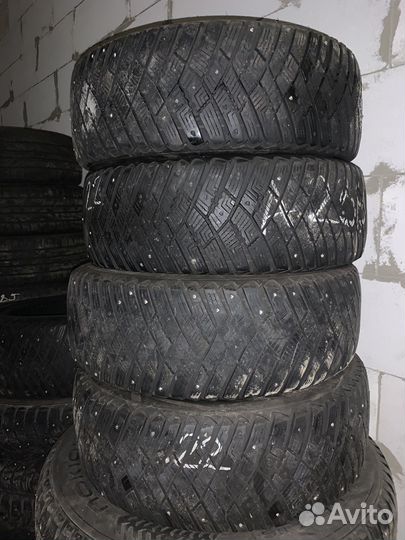 Goodyear UltraGrip 215/60 R16 99T