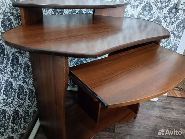 Продам компьютерный стол