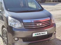 Toyota Noah 2.0 CVT, 2013, битый, 136 000 км, с пробегом, цена 1 550 000 руб.