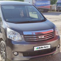 Toyota Noah 2.0 CVT, 2013, битый, 136 000 км, с пробегом, цена 1 550 000 руб.