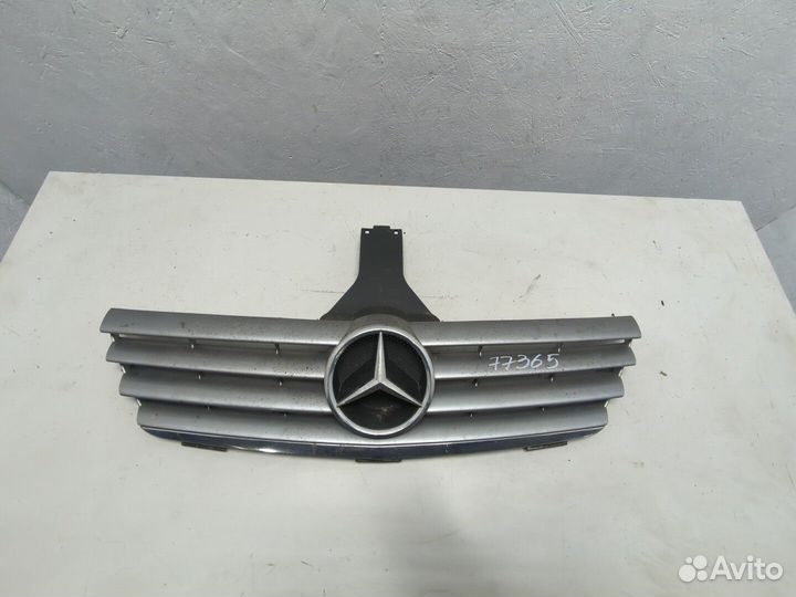 Решетка радиатора Mercedes C W203, 2007