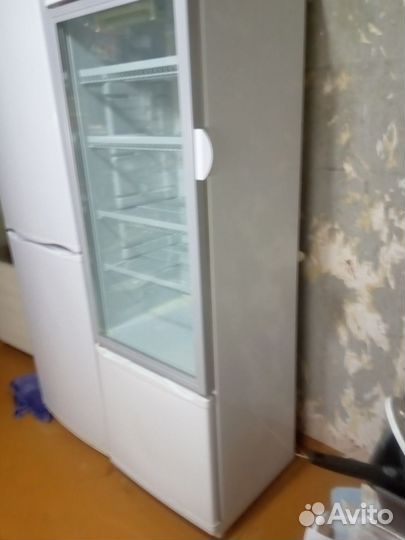 Холодильник витрина с морозильный отделением