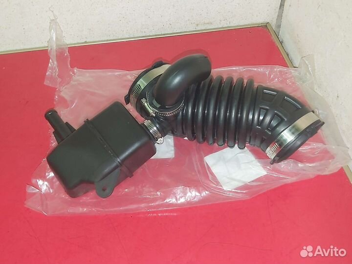 Патрубок воздушного фильтра Nissan Qashqai J10