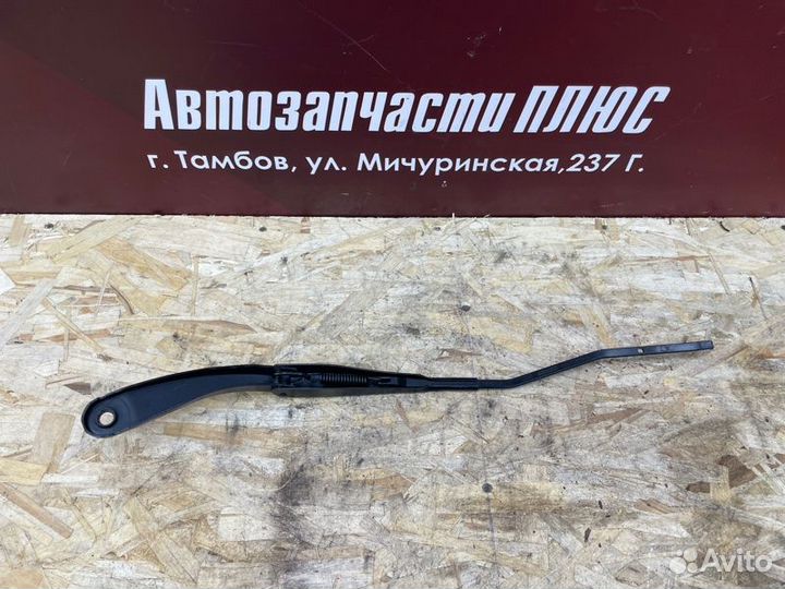 Поводок дворника передний левый Renault Logan