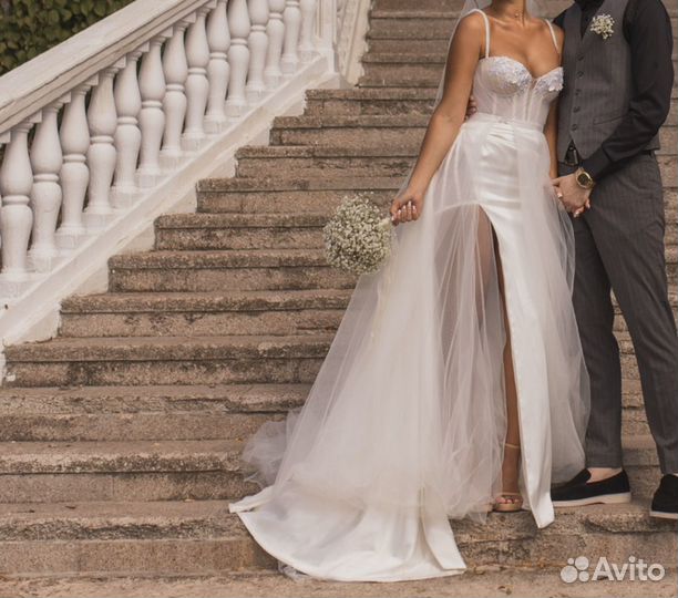 Платье свадебное корсетное со шлейфом 44