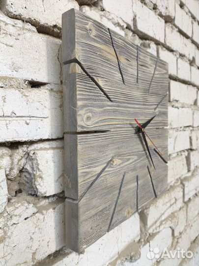 Настенные часы из массива сосны