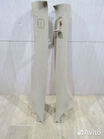 Обшивка передней стойки Jaguar XF