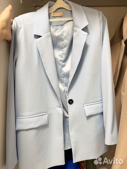 Пиджак женский голубой 42